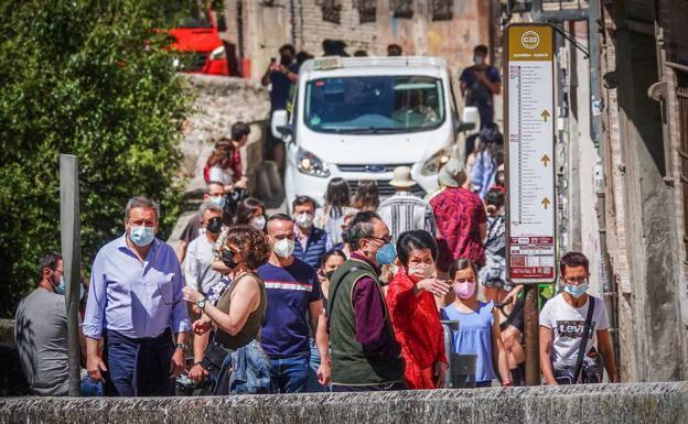 416 contagios en un día en Granada y la incidencia en la capital sigue desbocada