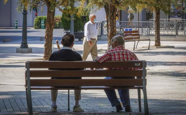 Las ayudas que pueden solicitar los pensionistas: de la factura de la luz al alquiler