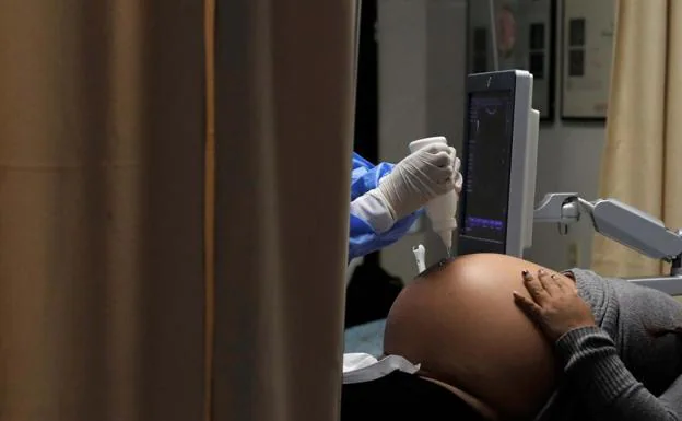 Andalucía llama a la vacunación urgente de embarazadas: «Hay muchas ingresadas con covid»