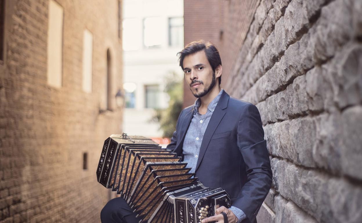 El músico peruano Claudio Constantini.