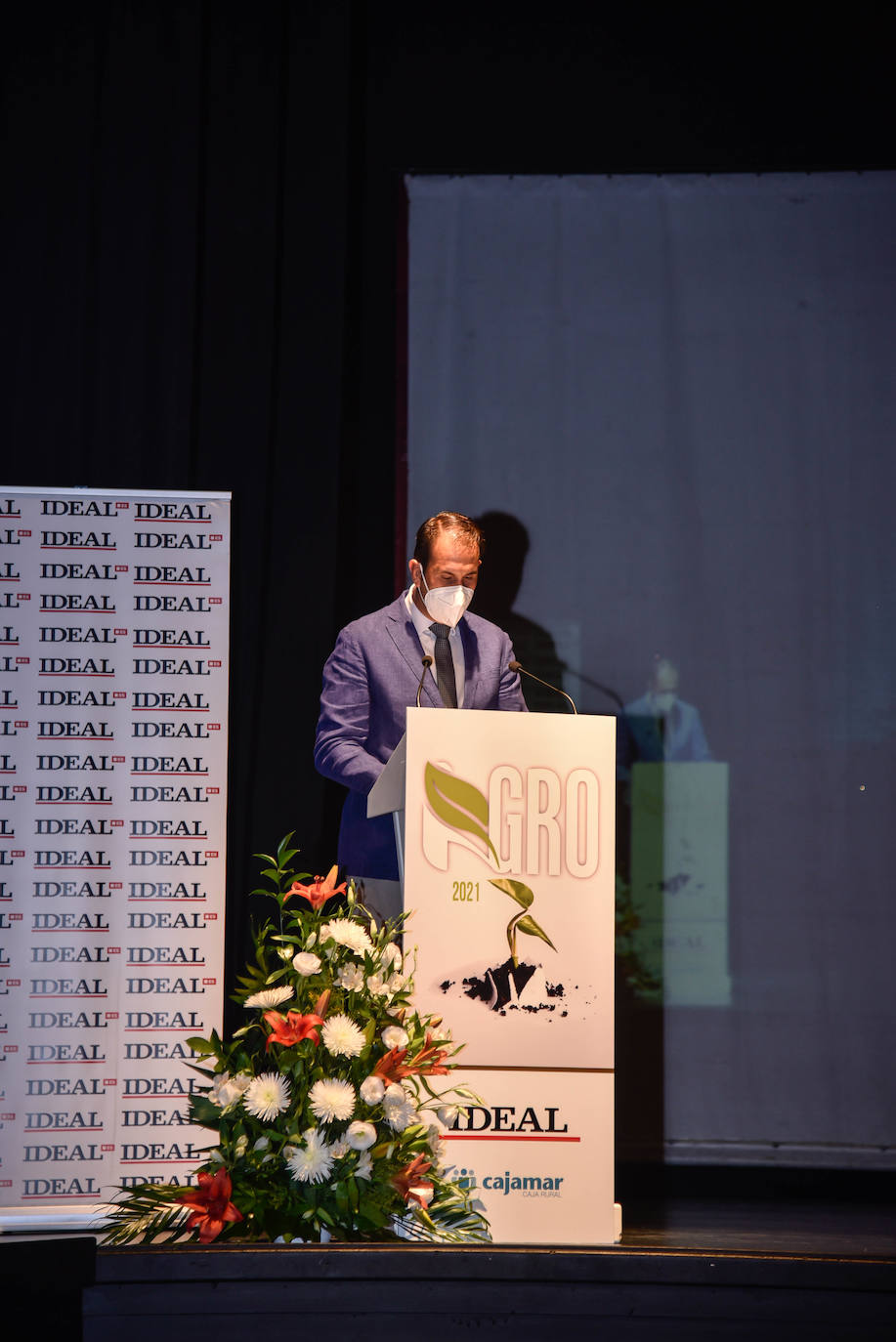 El Centro Cultural de Adra acogió este jueves una gala en la que se puso en valor al sector agroalimentario de la provincia de Almería