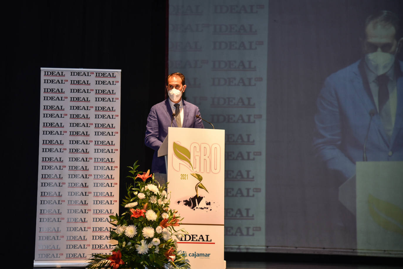 El Centro Cultural de Adra acogió este jueves una gala en la que se puso en valor al sector agroalimentario de la provincia de Almería