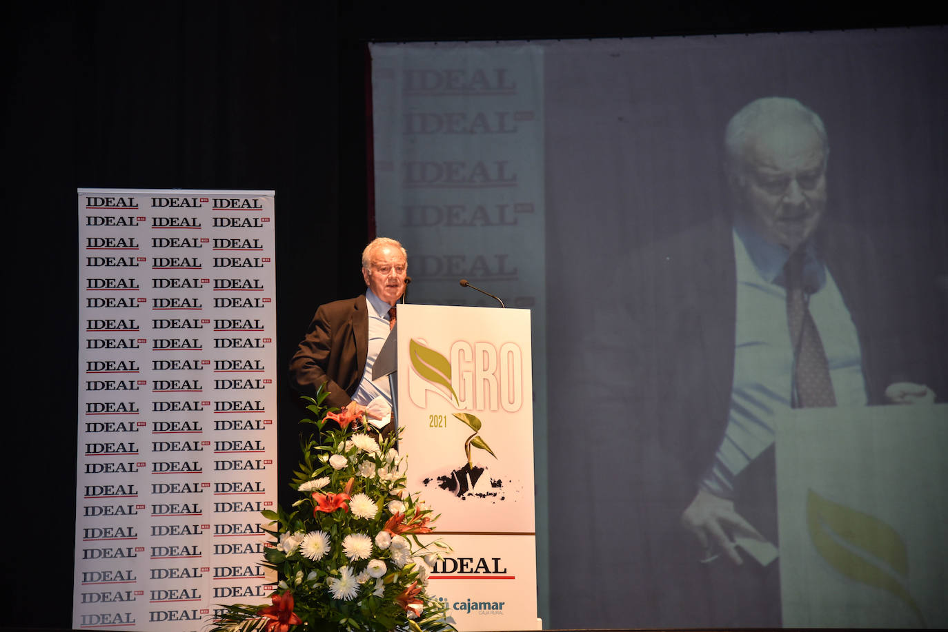 El Centro Cultural de Adra acogió este jueves una gala en la que se puso en valor al sector agroalimentario de la provincia de Almería