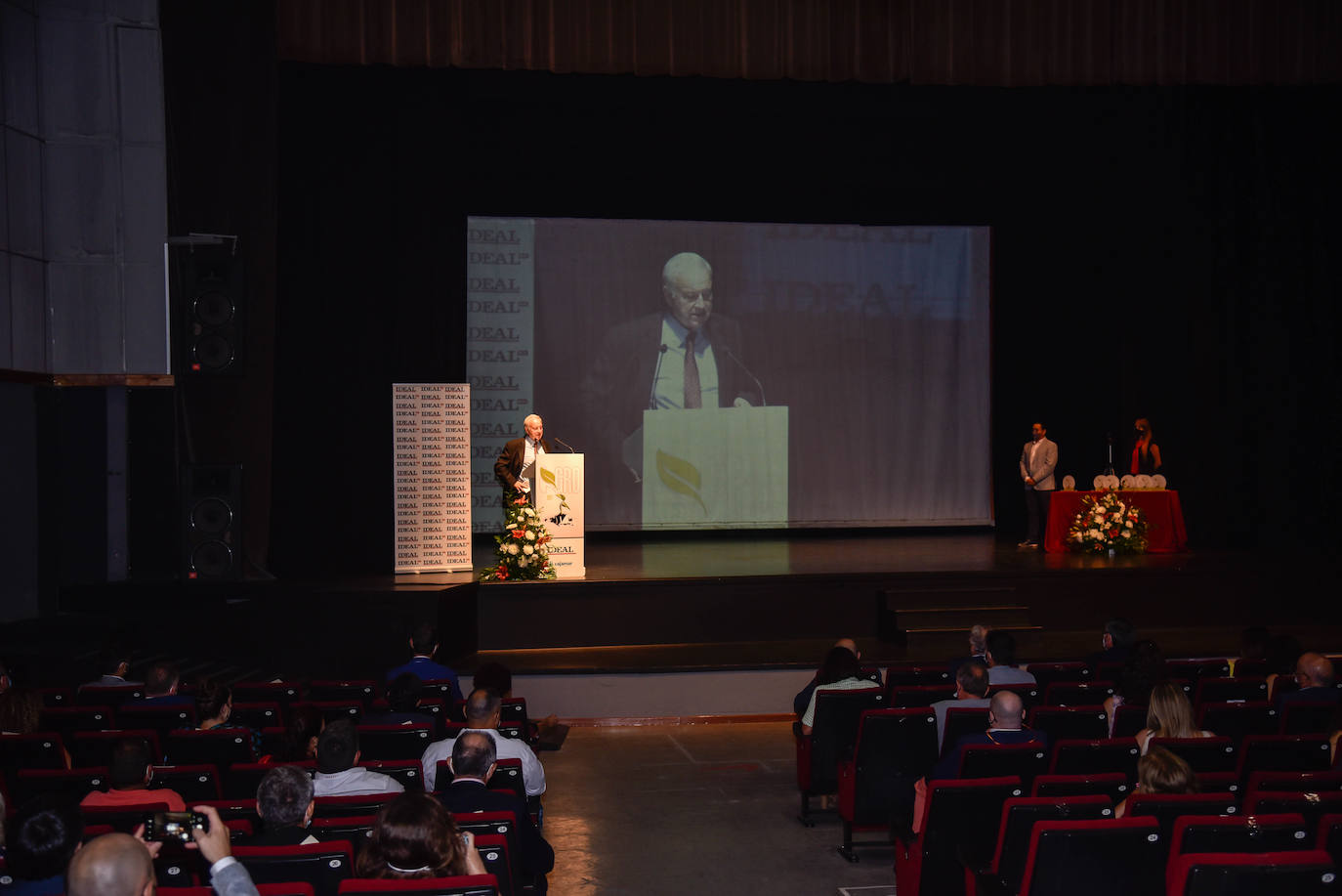 El Centro Cultural de Adra acogió este jueves una gala en la que se puso en valor al sector agroalimentario de la provincia de Almería