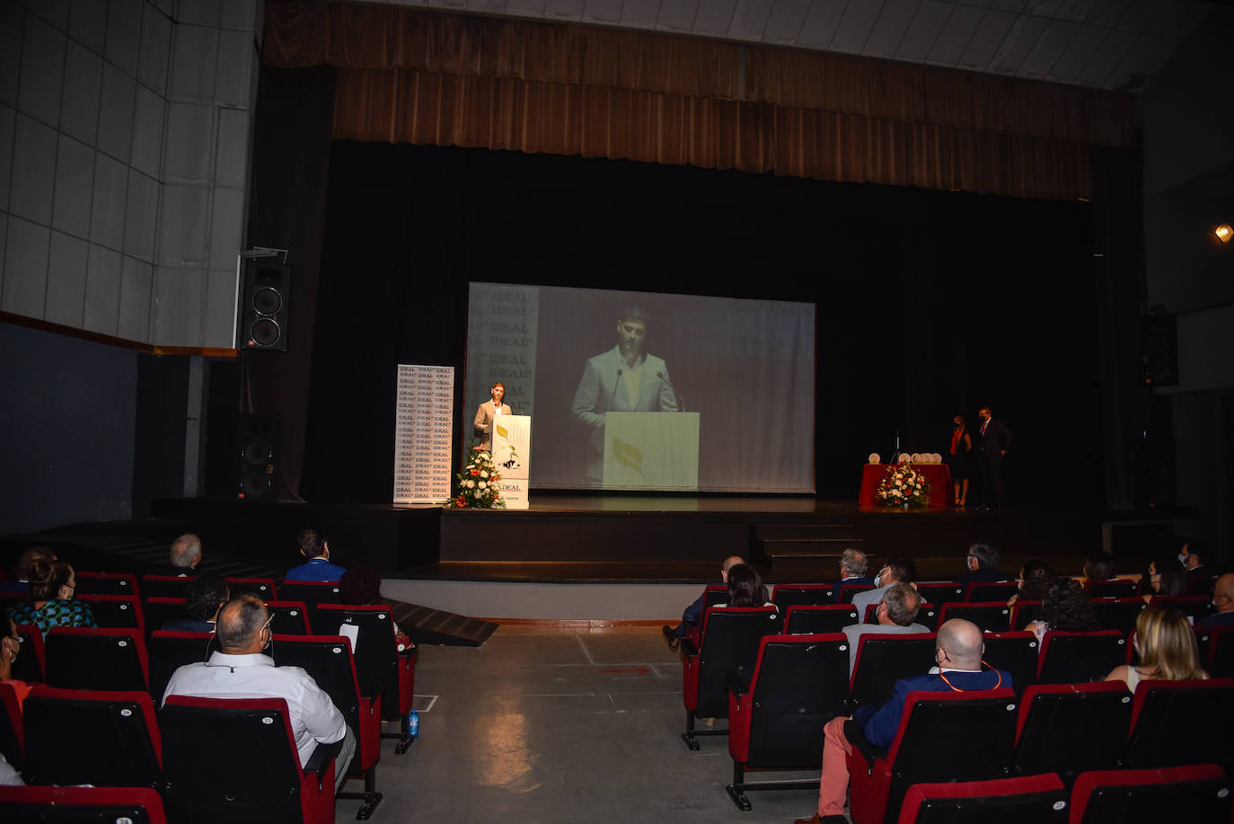 El Centro Cultural de Adra acogió este jueves una gala en la que se puso en valor al sector agroalimentario de la provincia de Almería