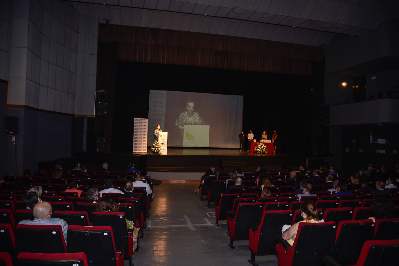 El Centro Cultural de Adra acogió este jueves una gala en la que se puso en valor al sector agroalimentario de la provincia de Almería