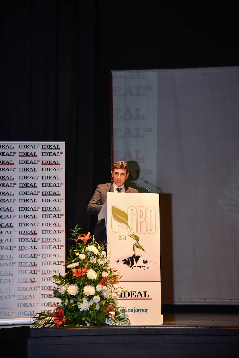 El Centro Cultural de Adra acogió este jueves una gala en la que se puso en valor al sector agroalimentario de la provincia de Almería