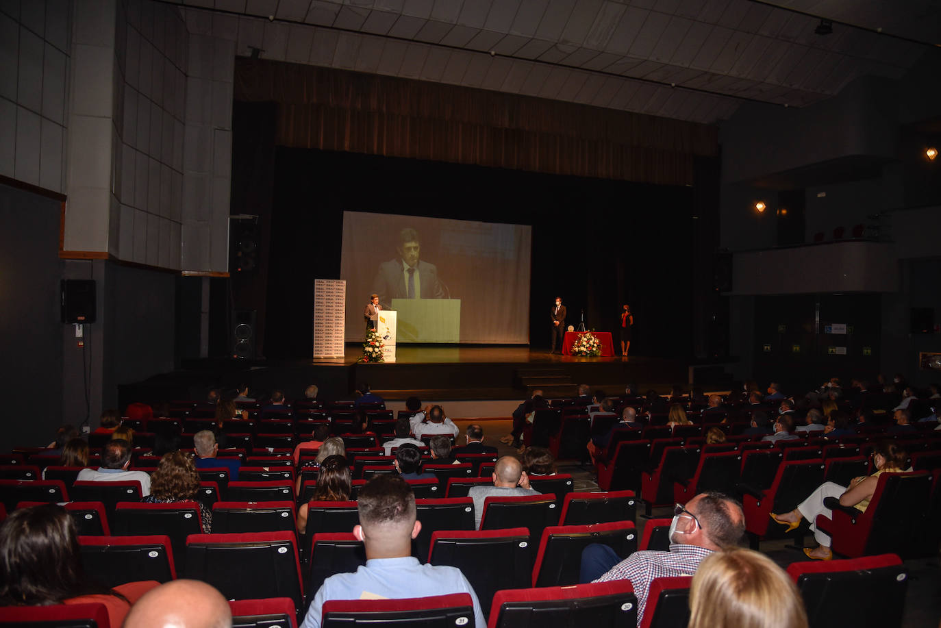 El Centro Cultural de Adra acogió este jueves una gala en la que se puso en valor al sector agroalimentario de la provincia de Almería