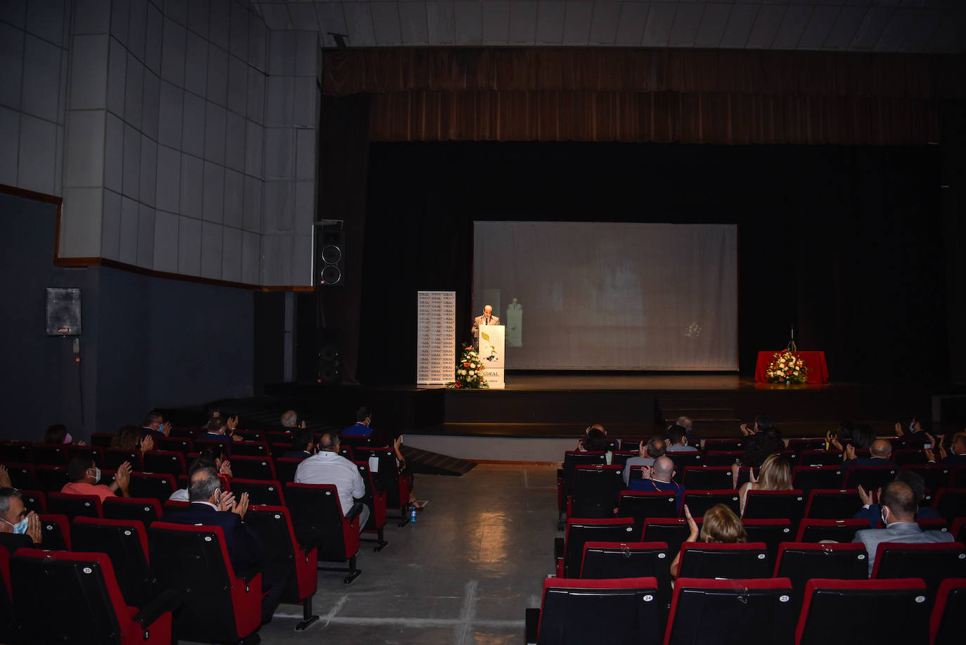 El Centro Cultural de Adra acogió este jueves una gala en la que se puso en valor al sector agroalimentario de la provincia de Almería