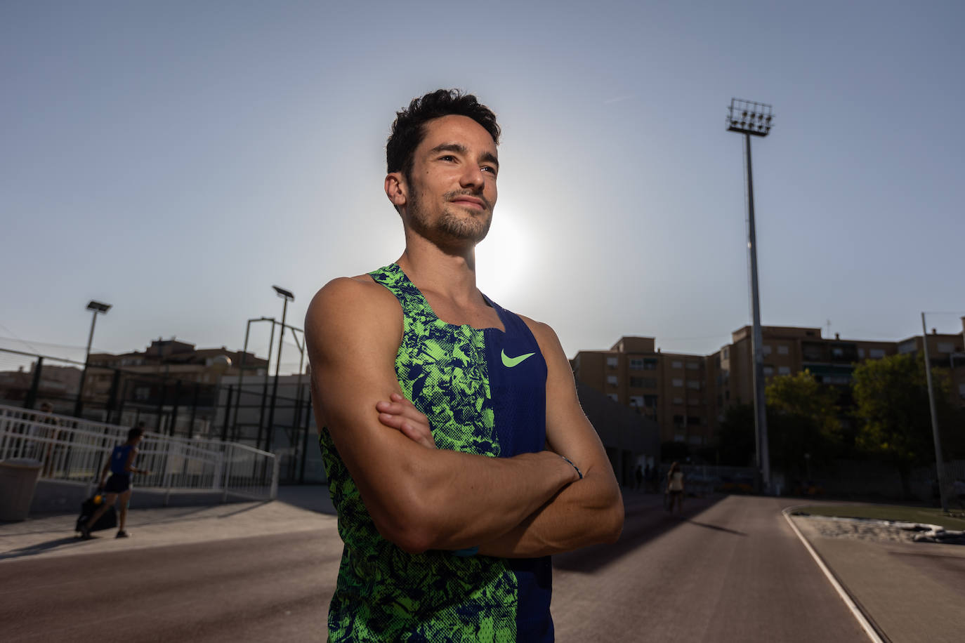 Ignacio Fontes posa en el Estadio de la Juventud de Granada. 