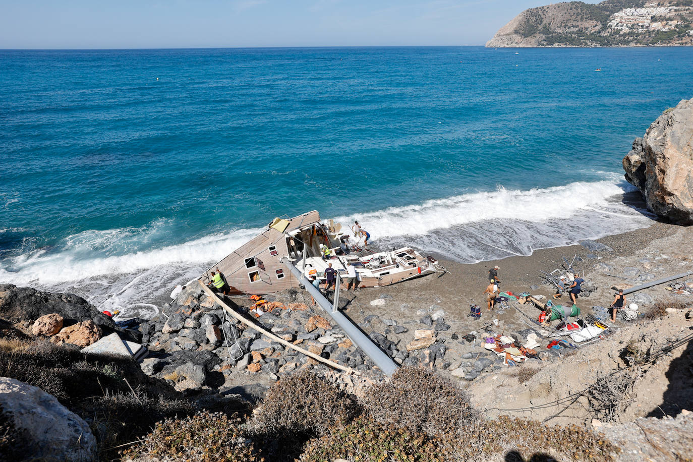 Así ha quedado la embarcación tras la pasada noche