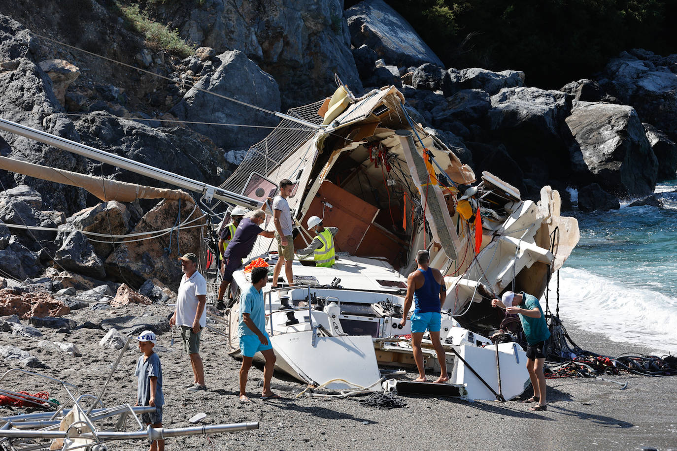 Así ha quedado la embarcación tras la pasada noche
