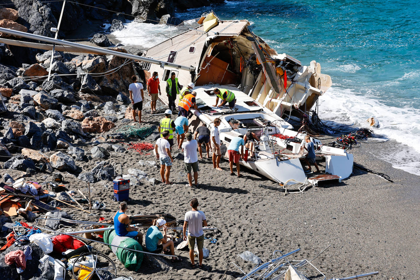Así ha quedado la embarcación tras la pasada noche