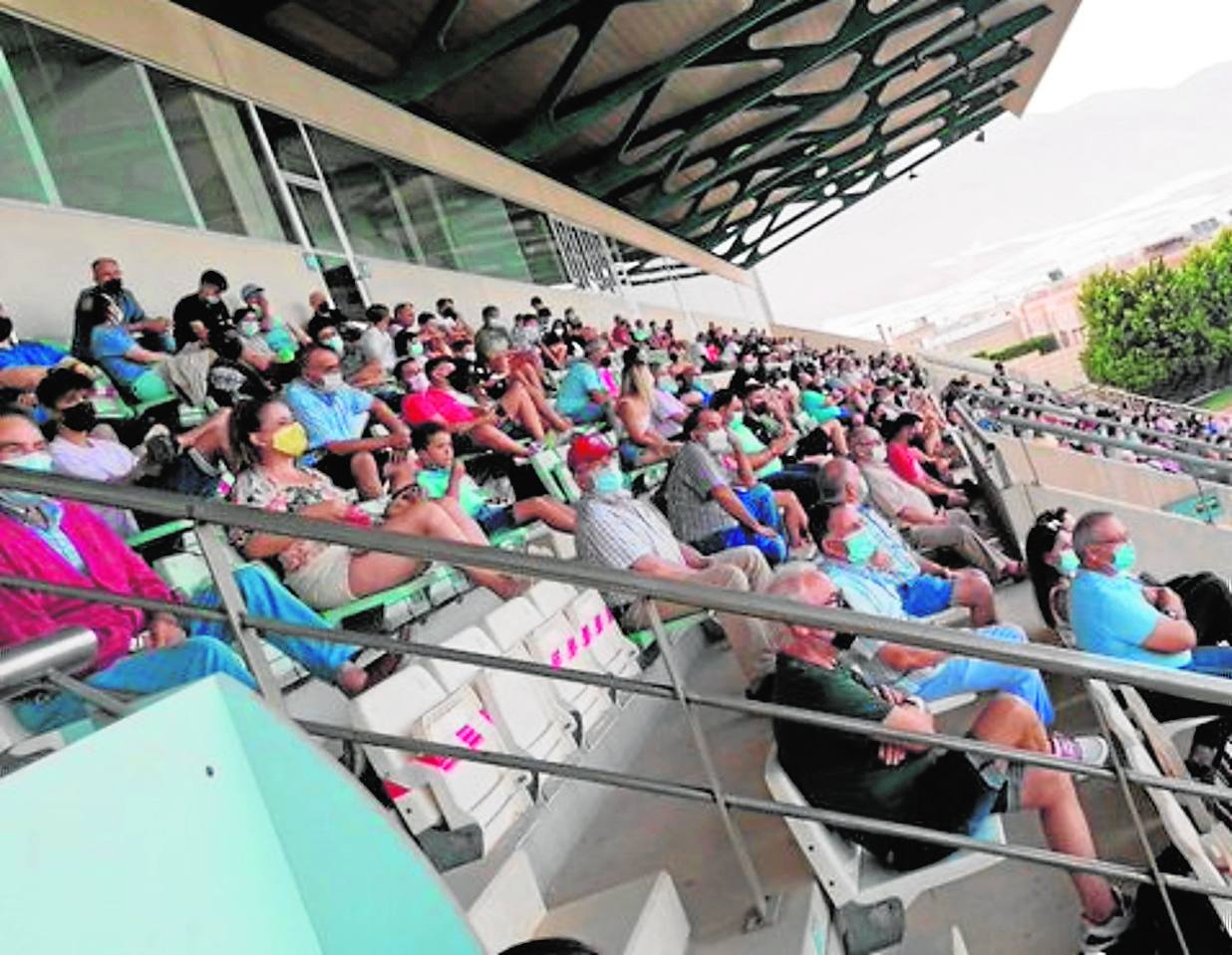 La afición ejidense acudió en gran número a la cita y disfrutó con la victoria y el juego celeste.