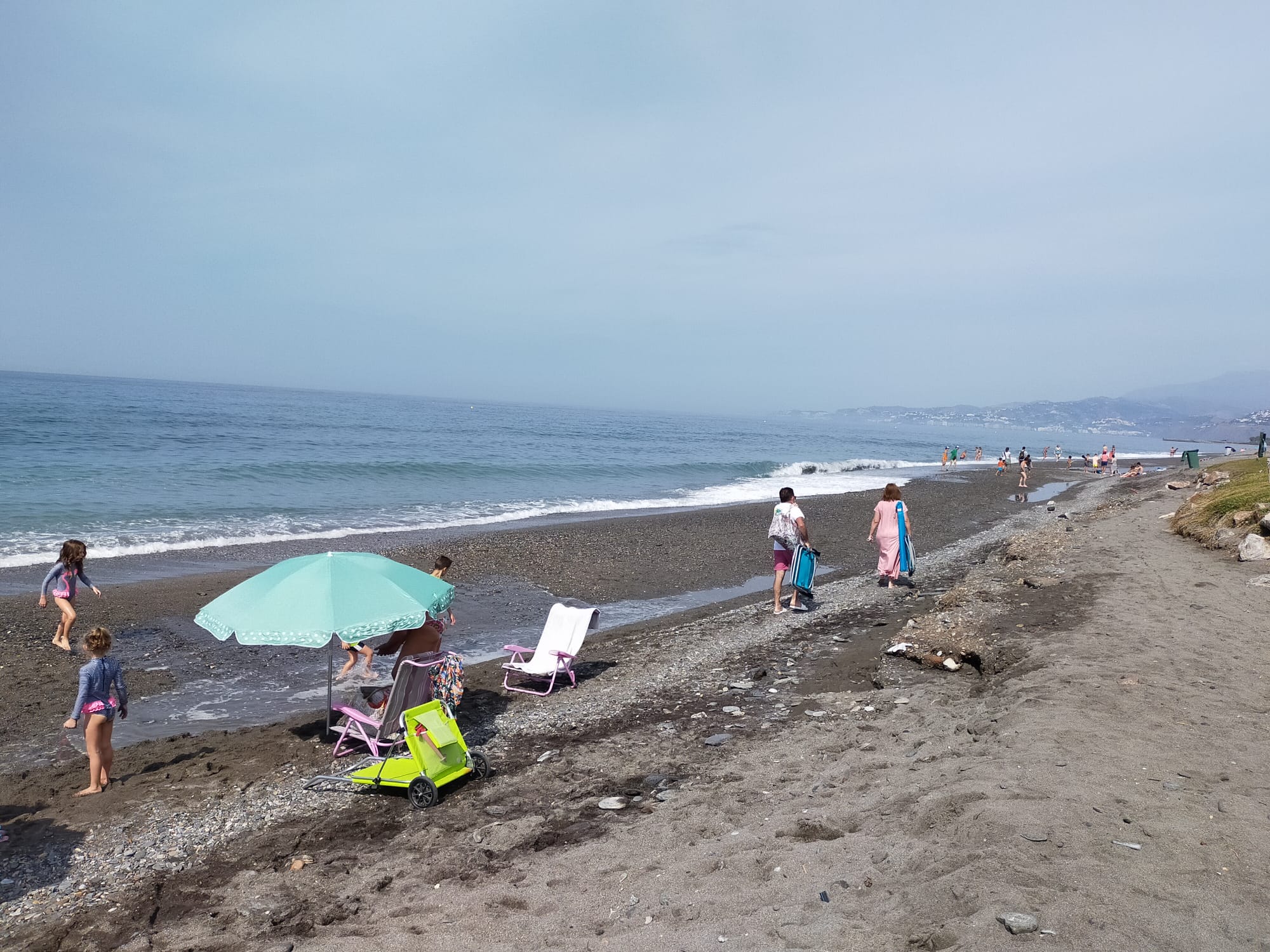 Vuelve el escalón a la popular playa motrileña