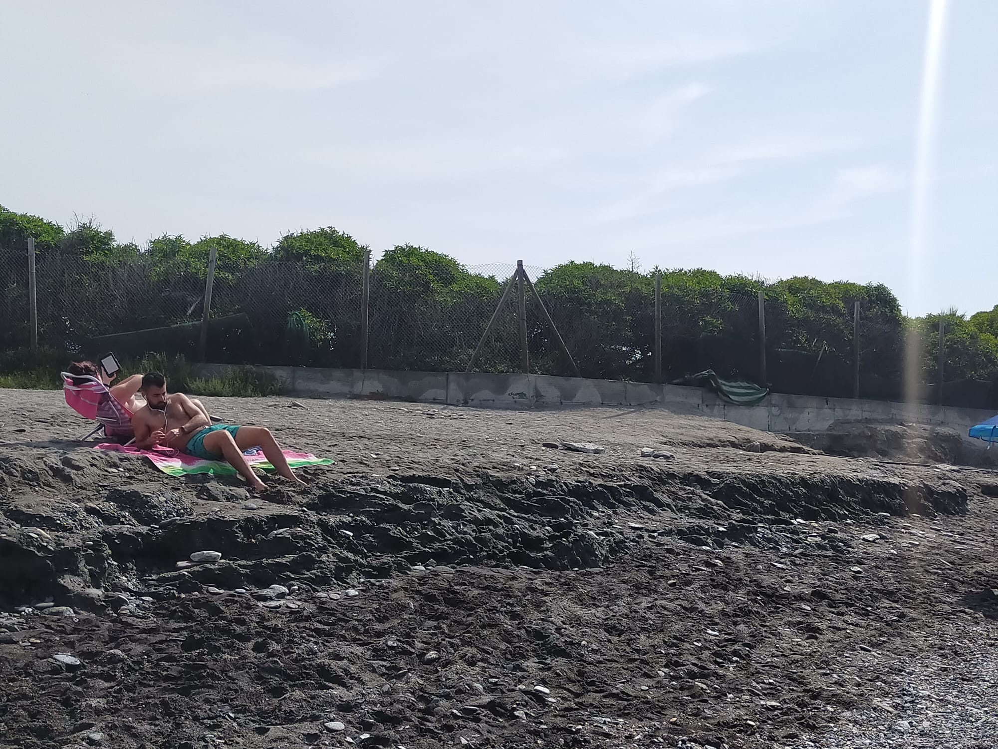 Vuelve el escalón a la popular playa motrileña