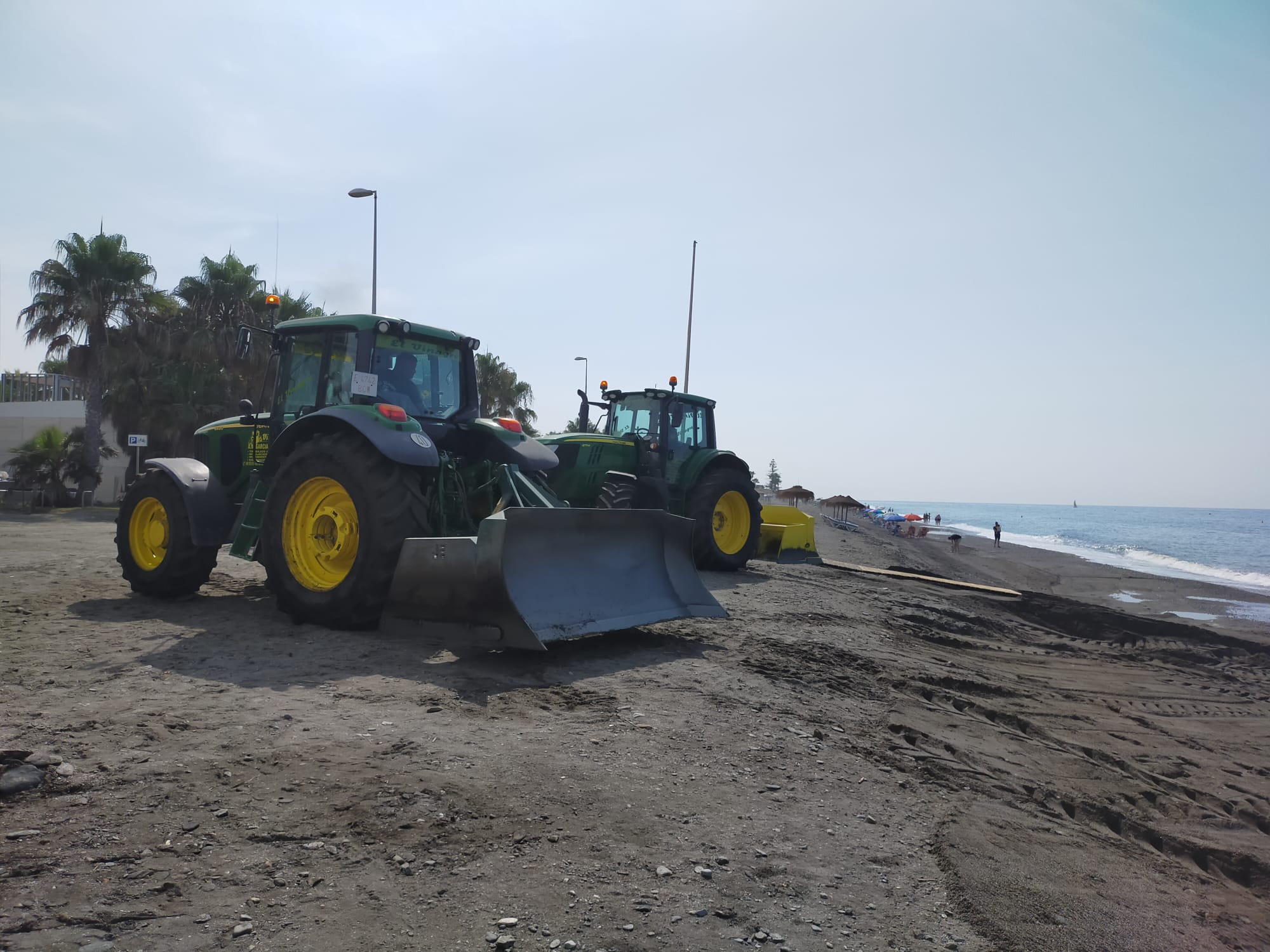 Vuelve el escalón a la popular playa motrileña