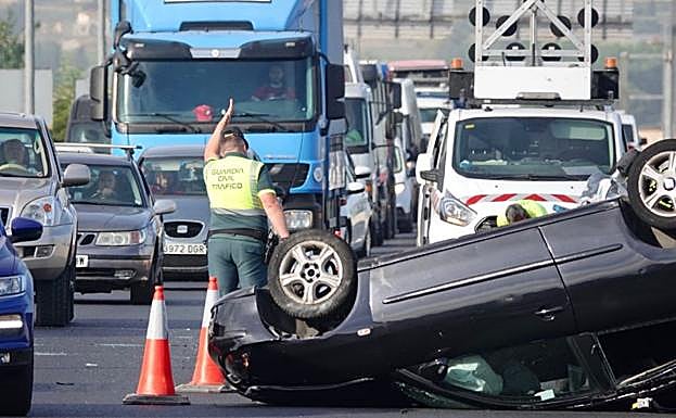 Imagen principal - Accidente en la Circunvalación.