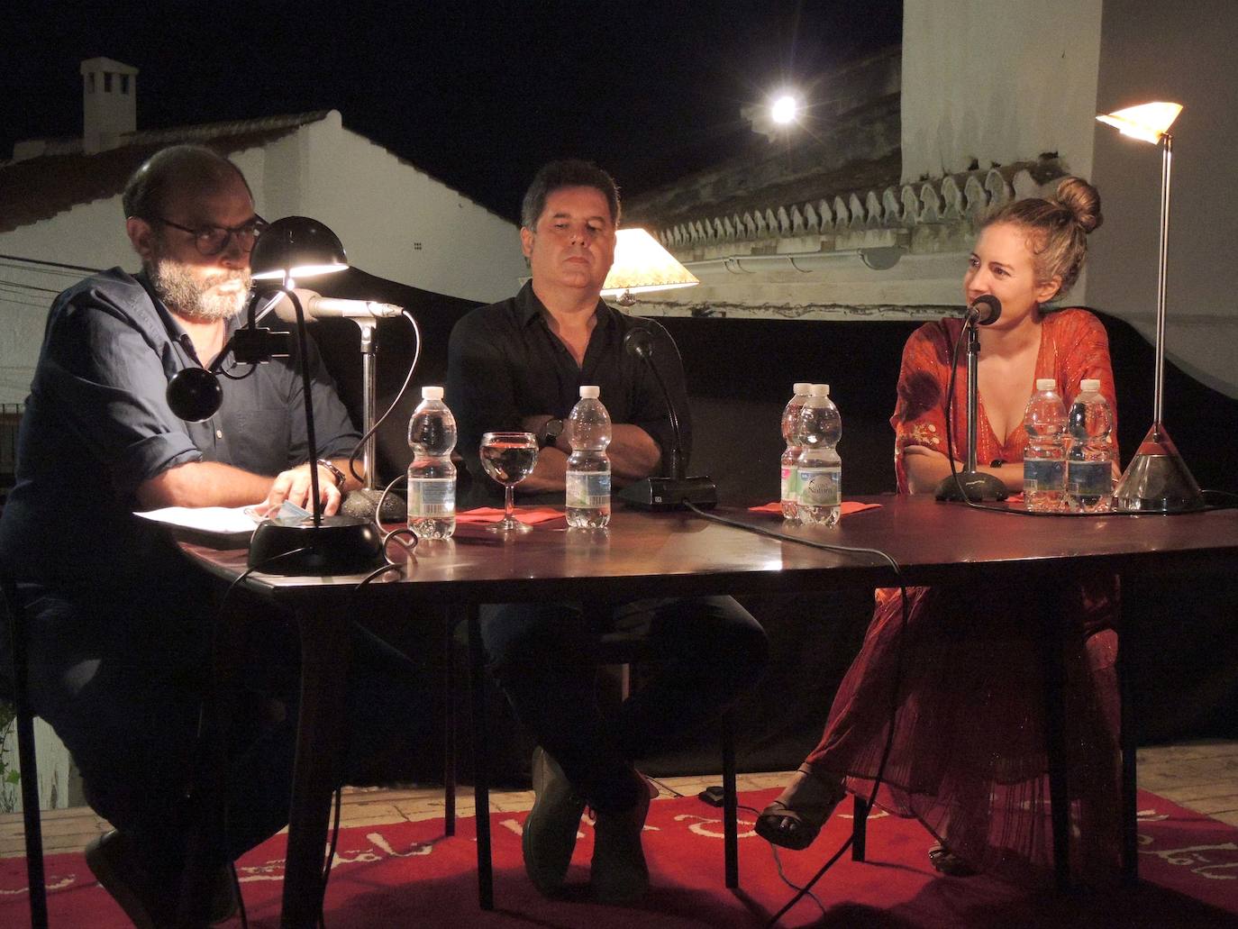 José Ignacio Lapido (c) este miércoles en la charla literaria del Festival Tendencias en Salobreña. 