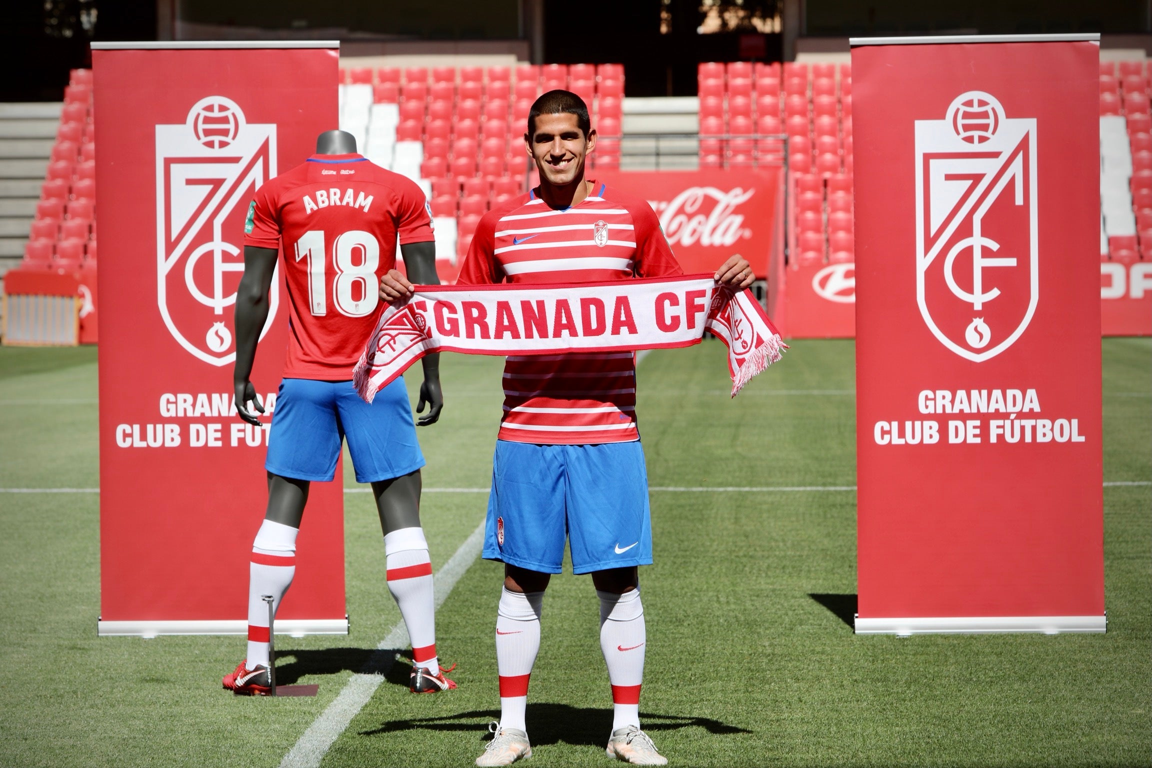 El peruano se ha vestido de rojiblanco en Los Cármenes