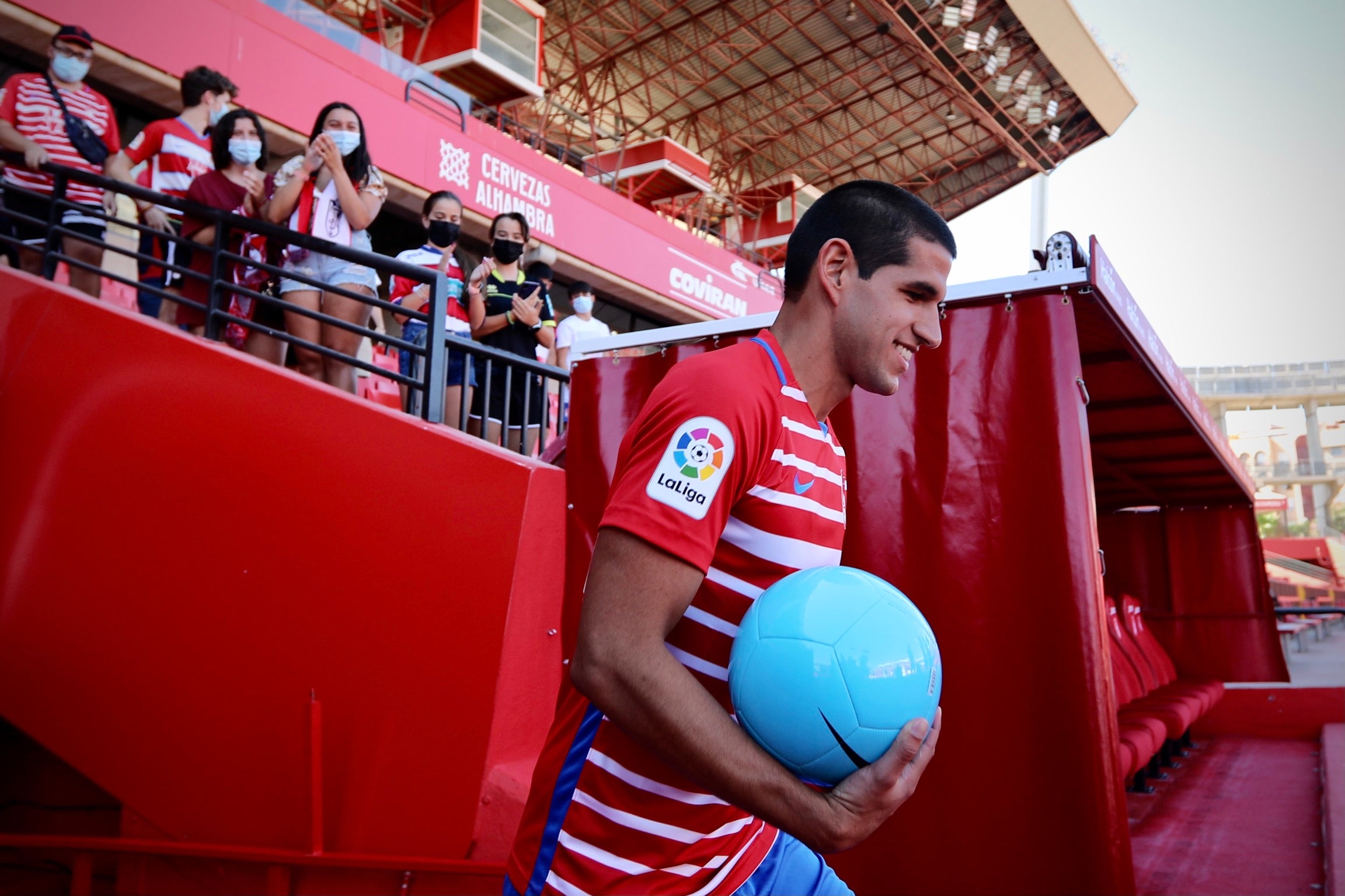 El peruano se ha vestido de rojiblanco en Los Cármenes
