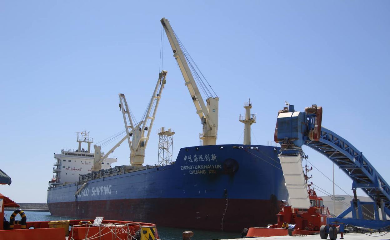 El Puerto de Motril crece en julio un 45% en mercancías, más que en años previos a la pandemia