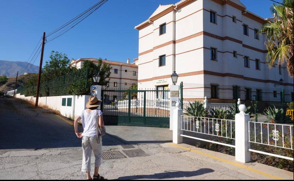 60 ancianos permanecen aislados en la residencia.