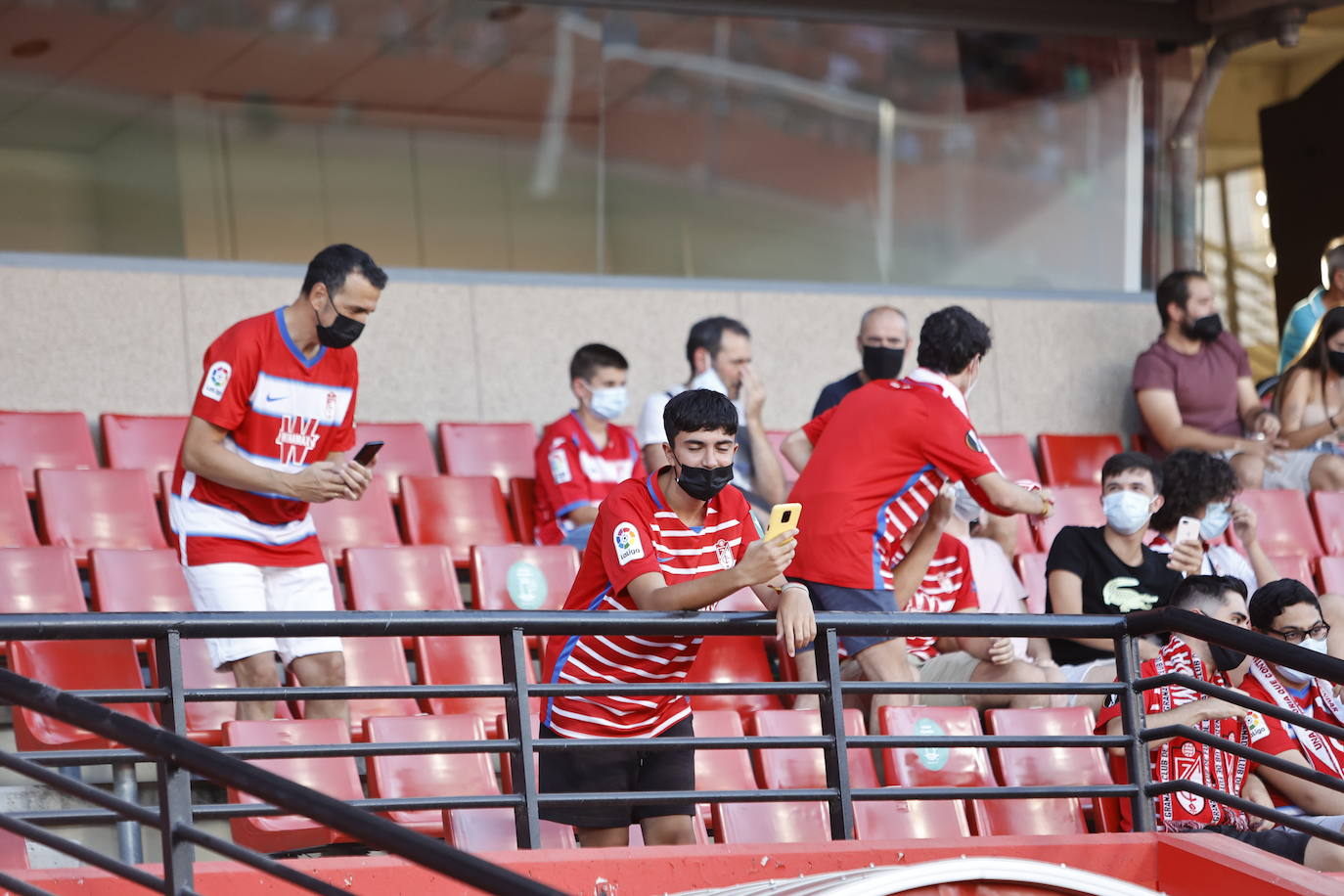 La afición vuelve a disfrutar de los partidos del Granada CF