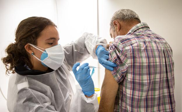 Vacunarse de la gripe aumenta la protección contra la covid más grave