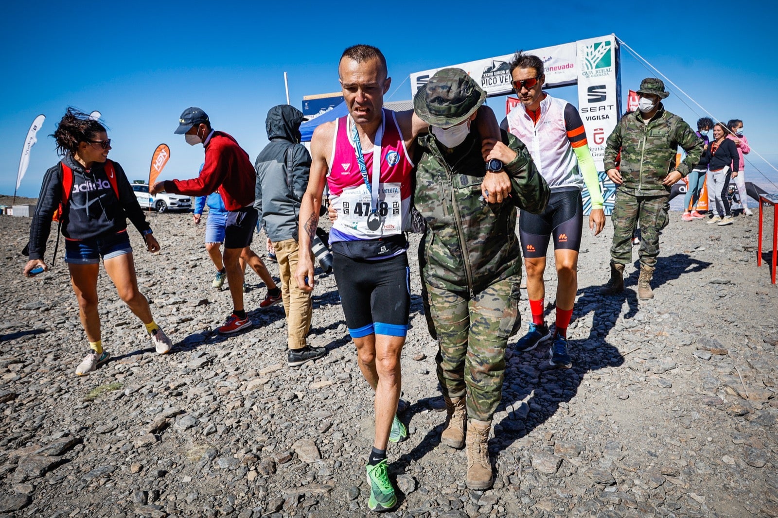 Los corredores han recorrido los 48,7 kilómetros entre Granada y el Veleta en la más emblemática carrera del calendario deportivo del verano en Sierra Nevada