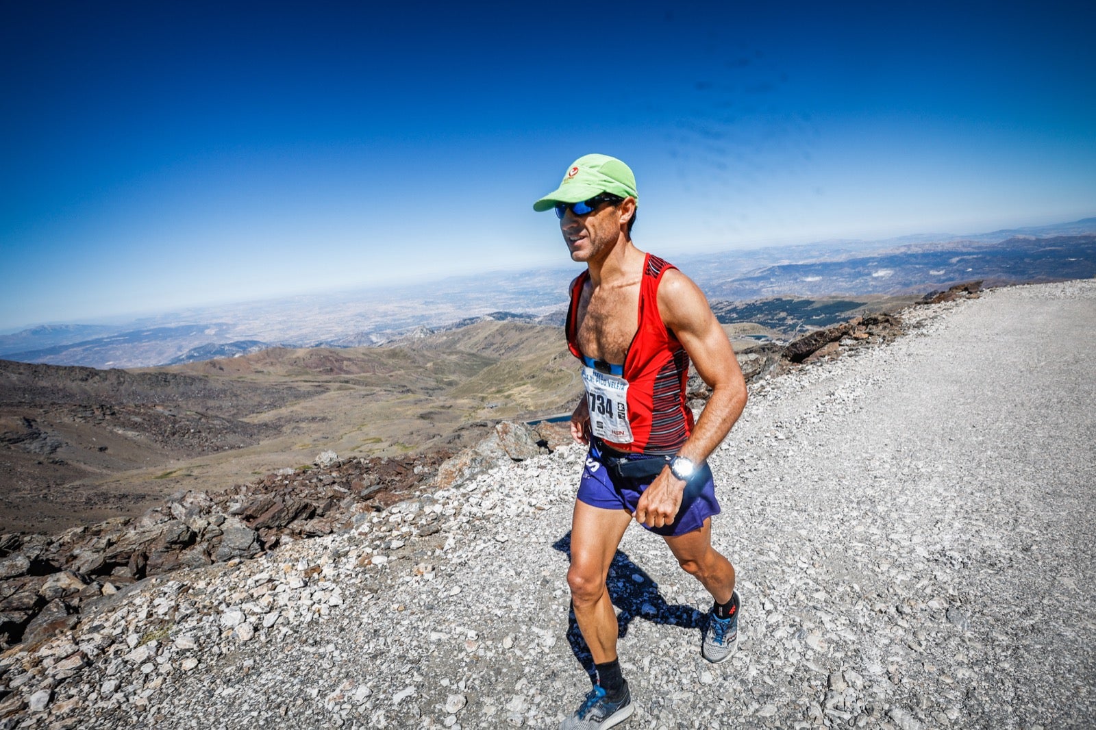 Los corredores han recorrido los 48,7 kilómetros entre Granada y el Veleta en la más emblemática carrera del calendario deportivo del verano en Sierra Nevada