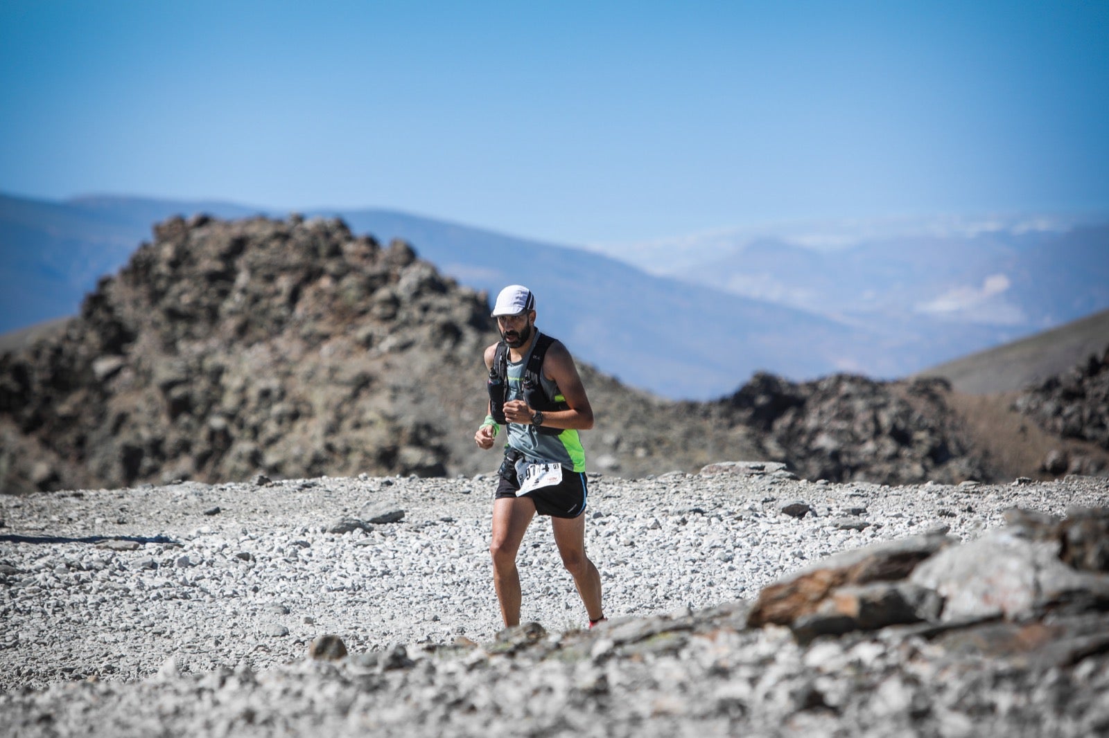 Los corredores han recorrido los 48,7 kilómetros entre Granada y el Veleta en la más emblemática carrera del calendario deportivo del verano en Sierra Nevada