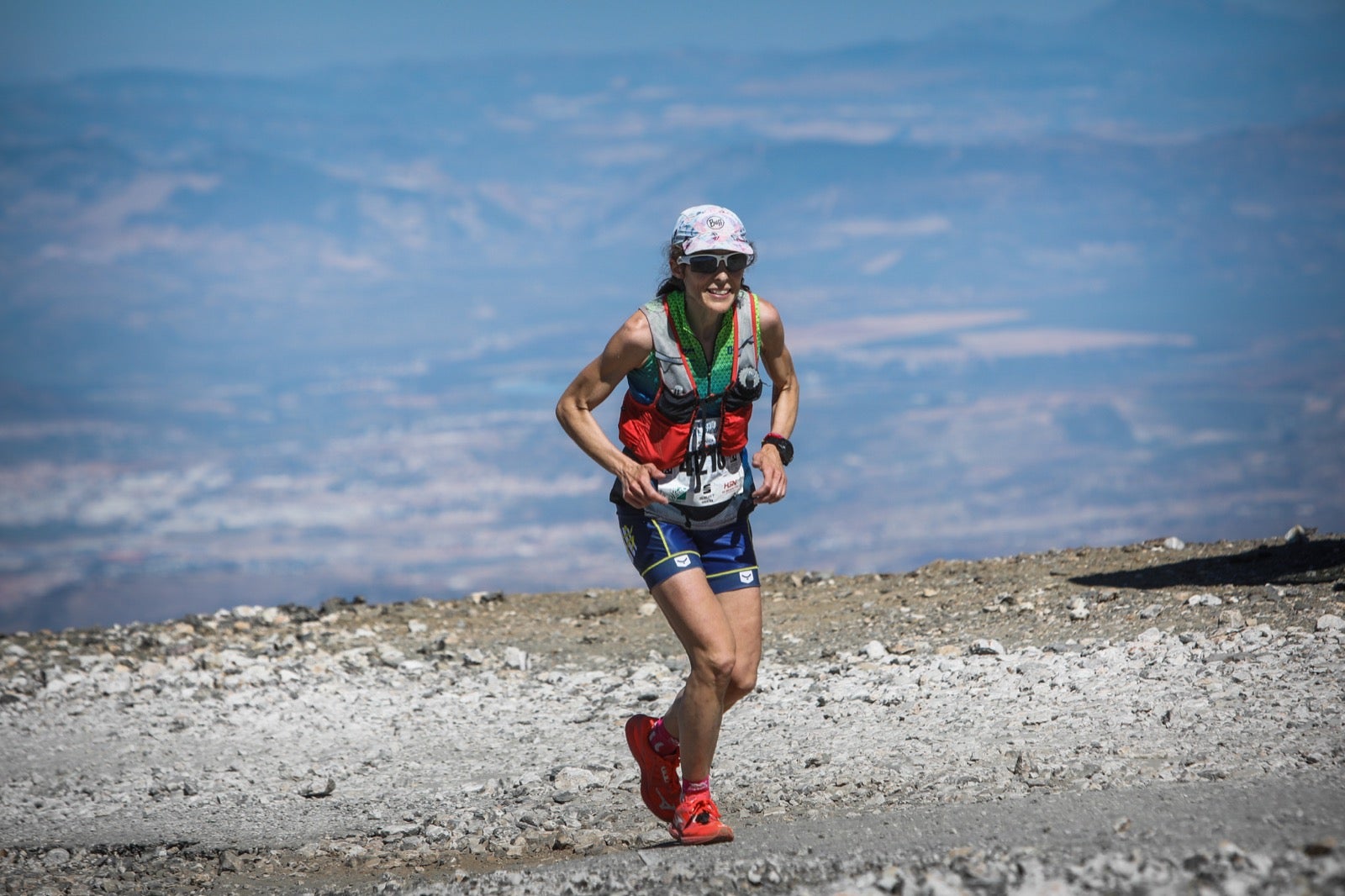 Los corredores han recorrido los 48,7 kilómetros entre Granada y el Veleta en la más emblemática carrera del calendario deportivo del verano en Sierra Nevada