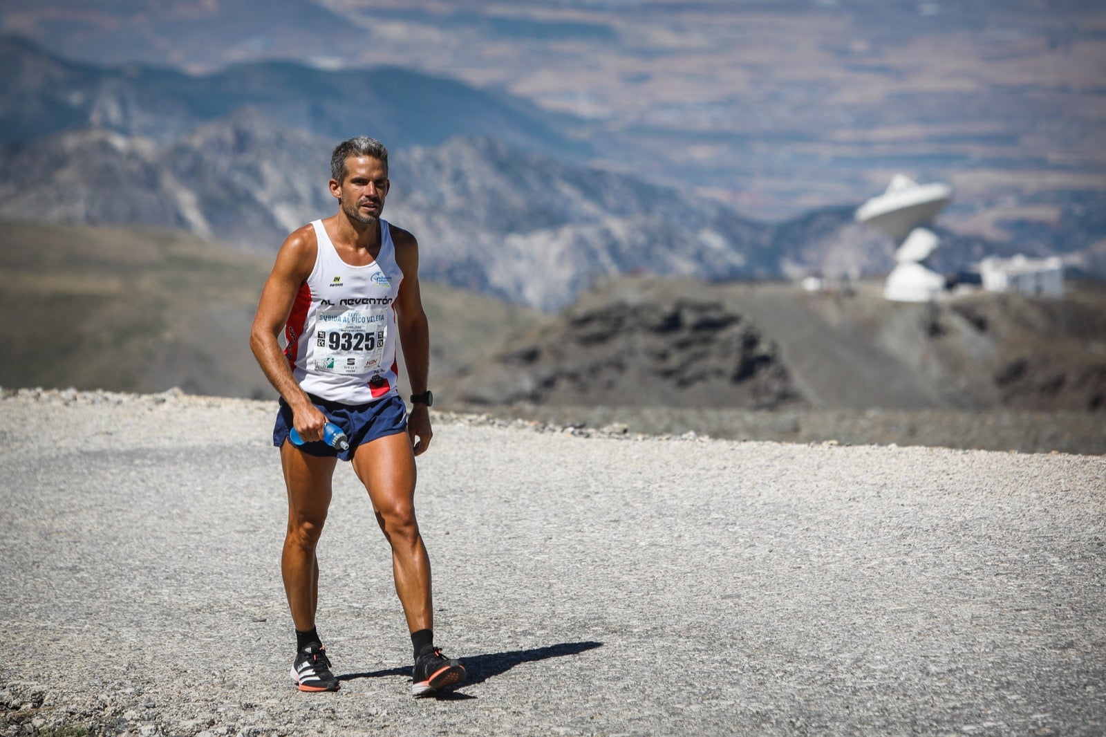 Los corredores han recorrido los 48,7 kilómetros entre Granada y el Veleta en la más emblemática carrera del calendario deportivo del verano en Sierra Nevada