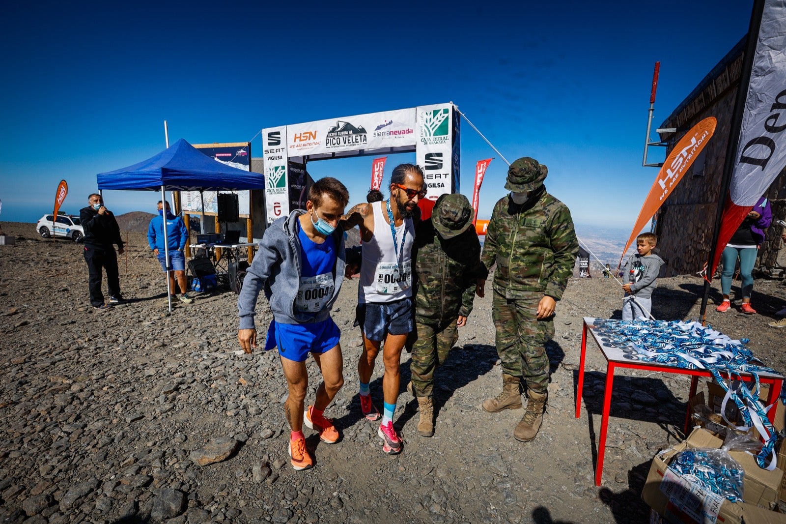 Los corredores han recorrido los 48,7 kilómetros entre Granada y el Veleta en la más emblemática carrera del calendario deportivo del verano en Sierra Nevada