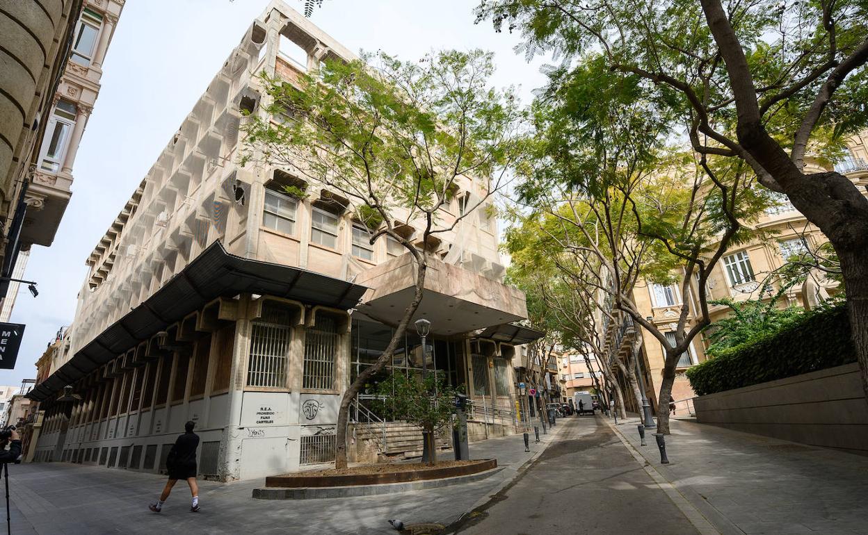 El Ayuntamiento de Almería compra el edificio de Correos por casi 1,2 millones para su posterior demolición