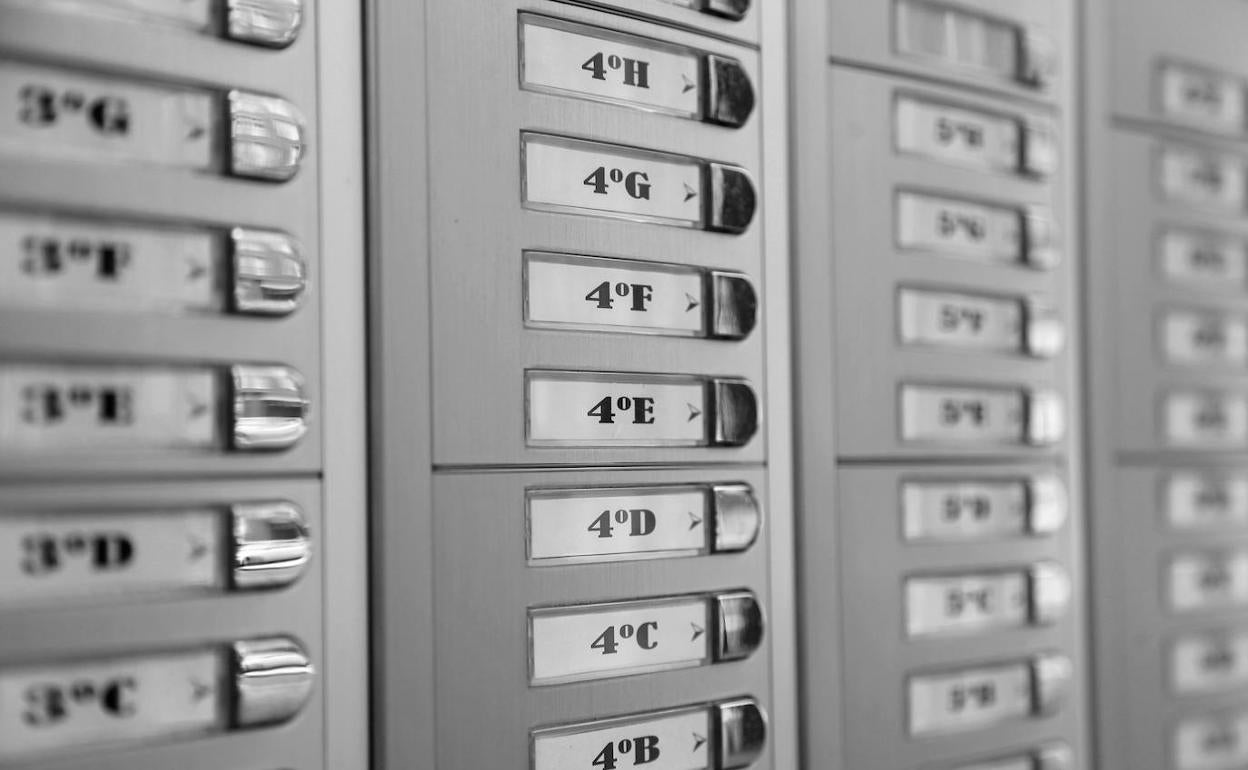 El procesado se quejaba hasta cuando sonaba el timbre de la casa contigua. 