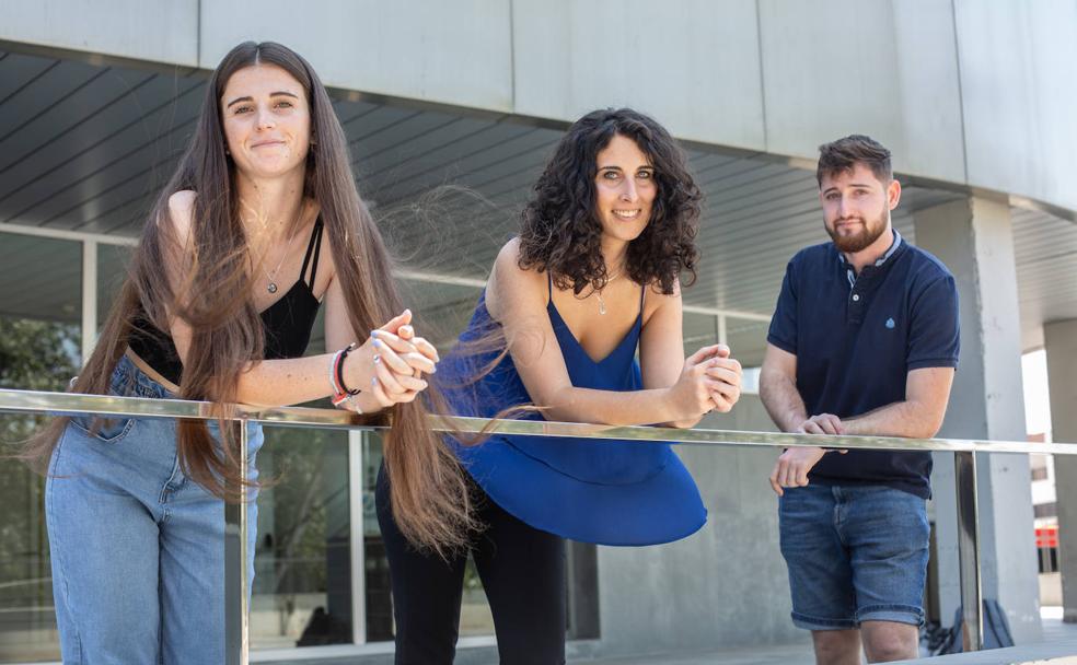 Belén, Laura y Manuel, en el CIE de la Diputación Provincial de Granada.