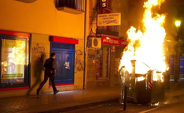 Los vándalos han calcinado 165 contenedores de Granada valorados en 198.000 euros