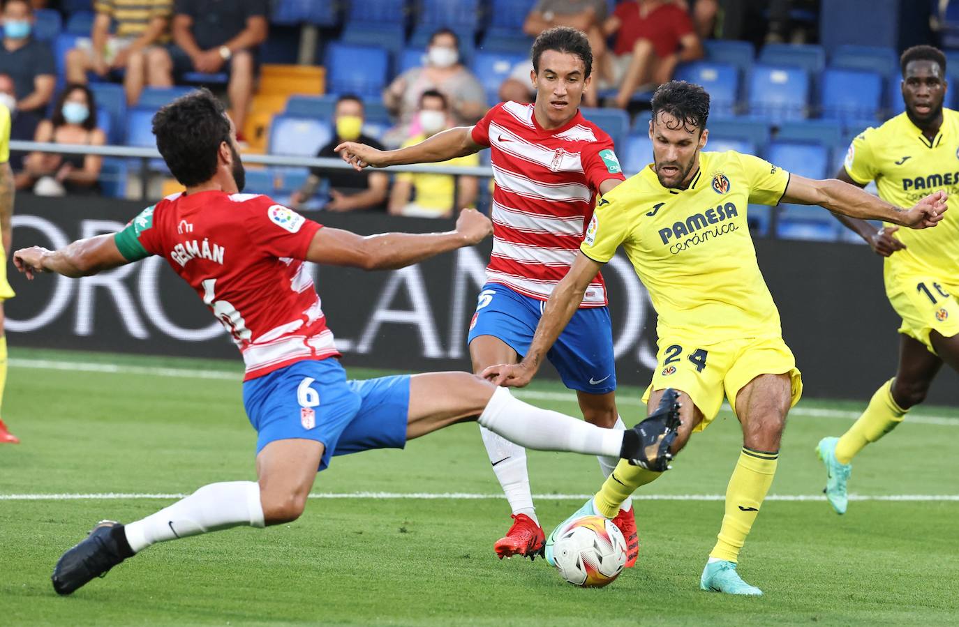 Fotos: Las mejores imágenes del encuentro entre el Villareal y el Granada