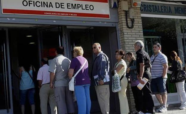 El SEPE aclara todas las ayudas que pueden solicitar los desempleados menores de 45 años