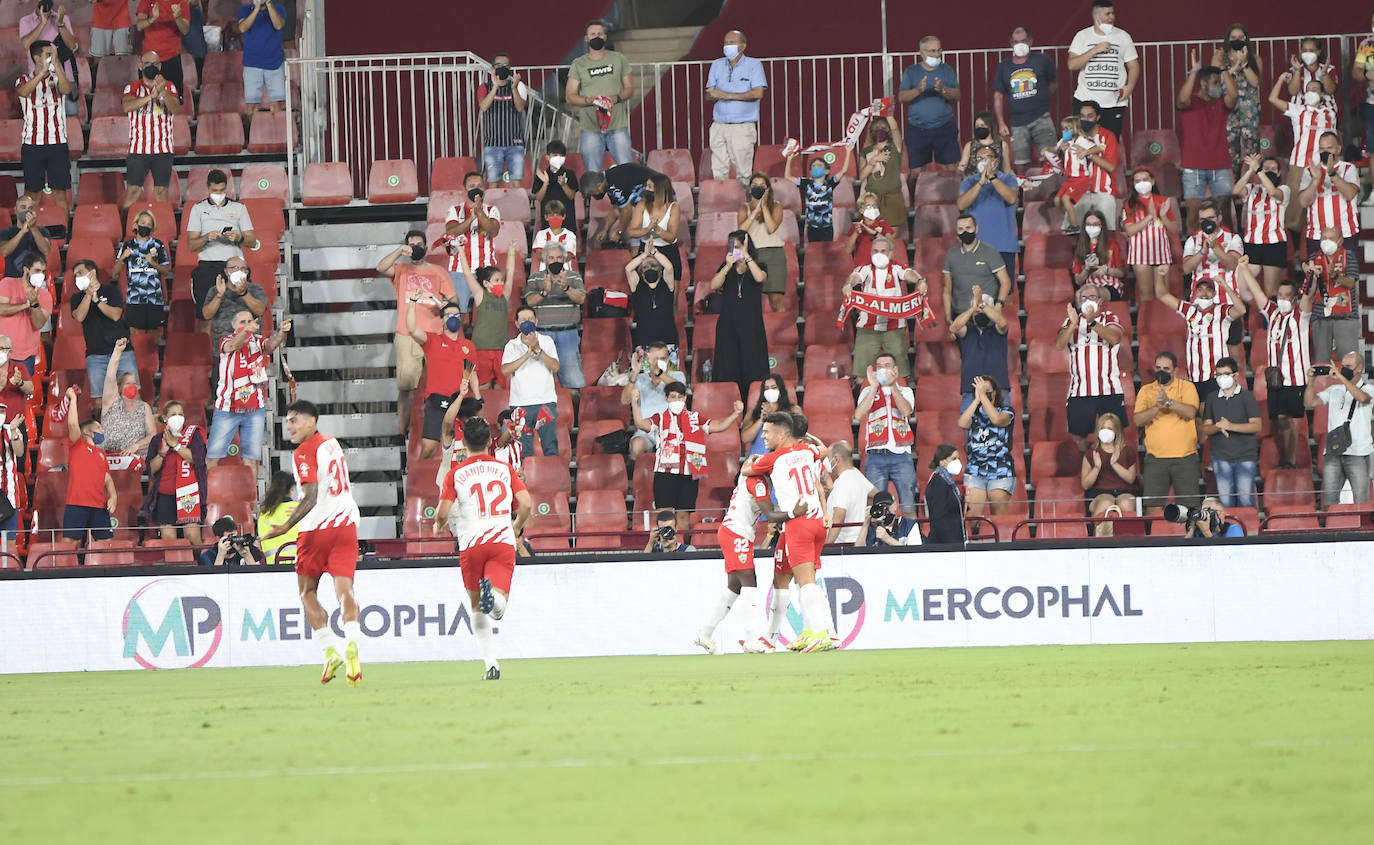 El Almería-Oviedo, en imágenes