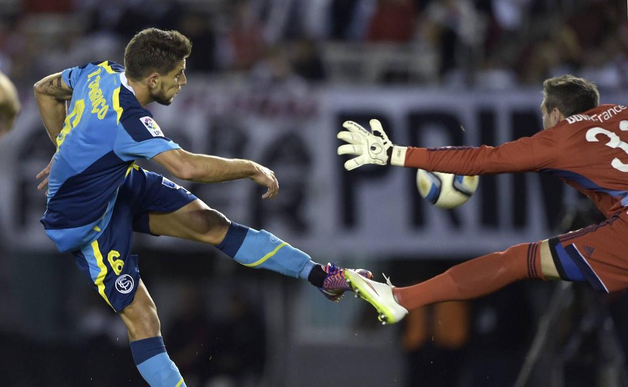 Carriço, un experimentado central para refozar la zaga. 