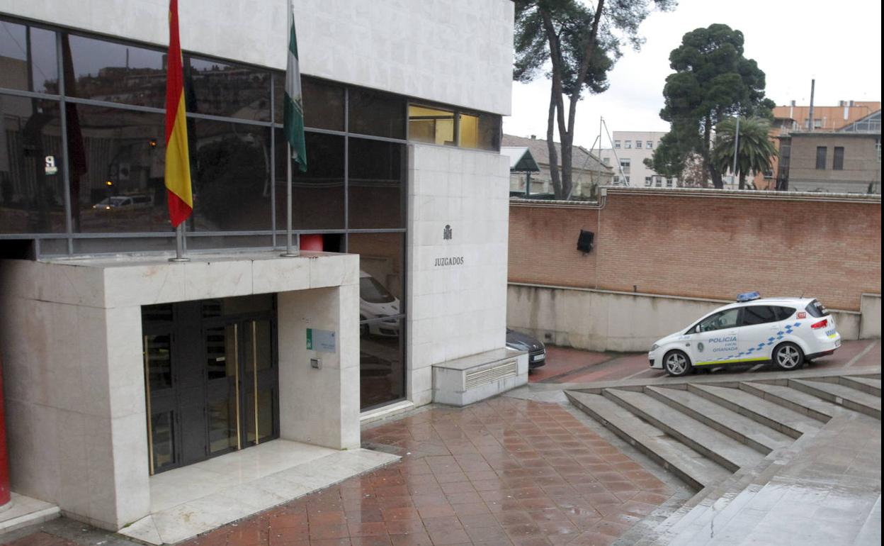 El juzgado que investigó el caso, Instrucción 1, se halla en este complejo judicial, el de la Caleta. 