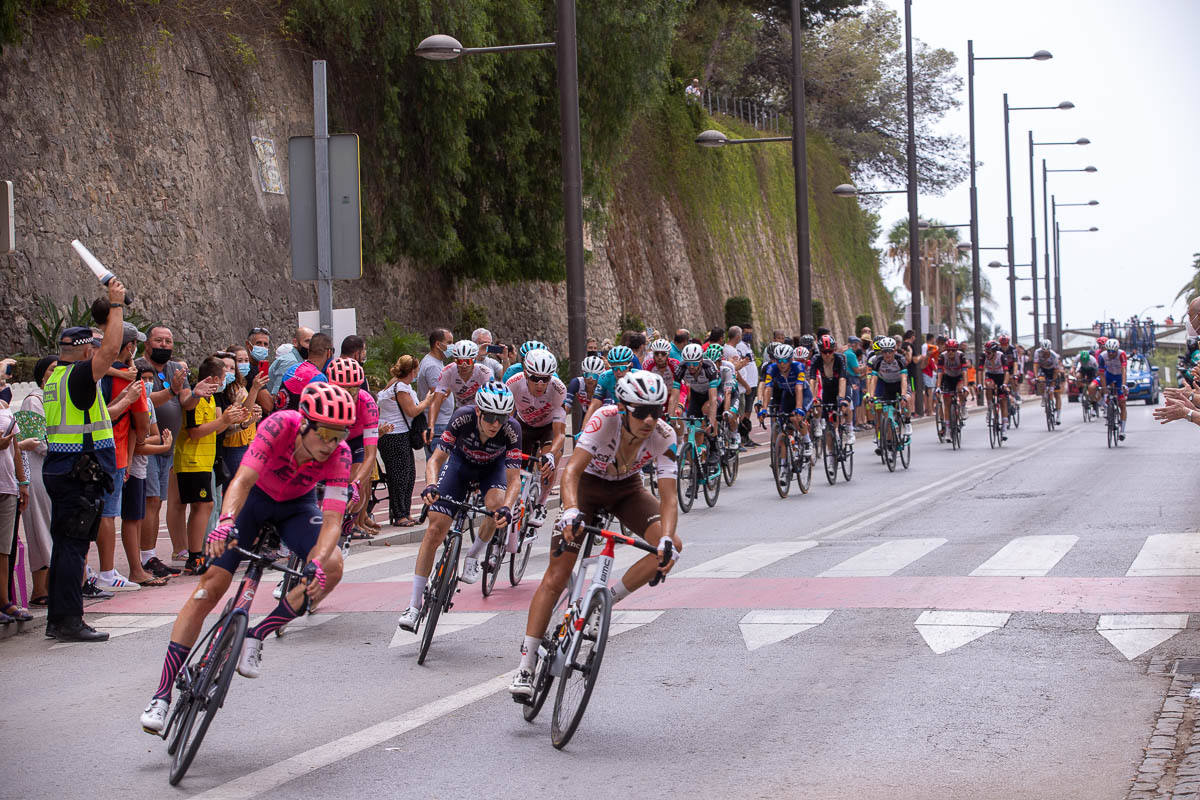 Las mejores imágenes de la ronda discurriendo por la localidad costera