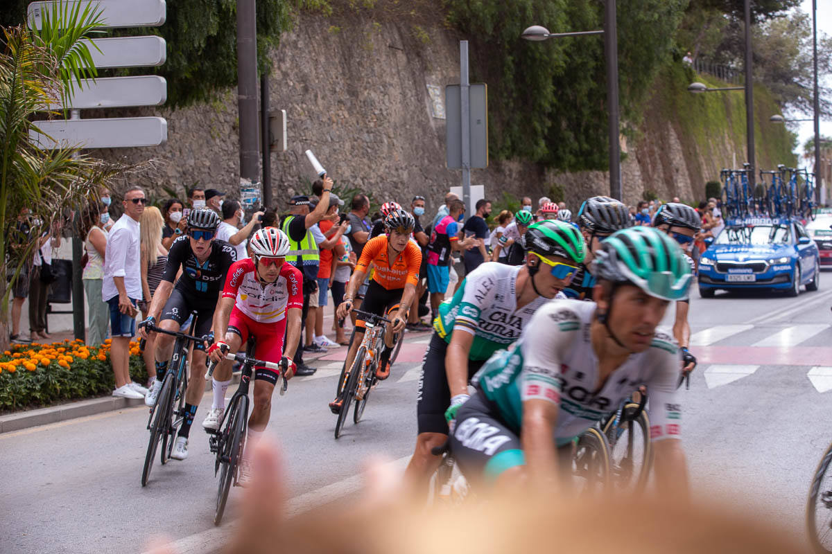 Las mejores imágenes de la ronda discurriendo por la localidad costera