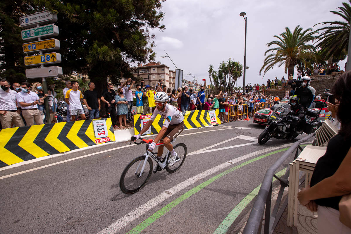 Las mejores imágenes de la ronda discurriendo por la localidad costera