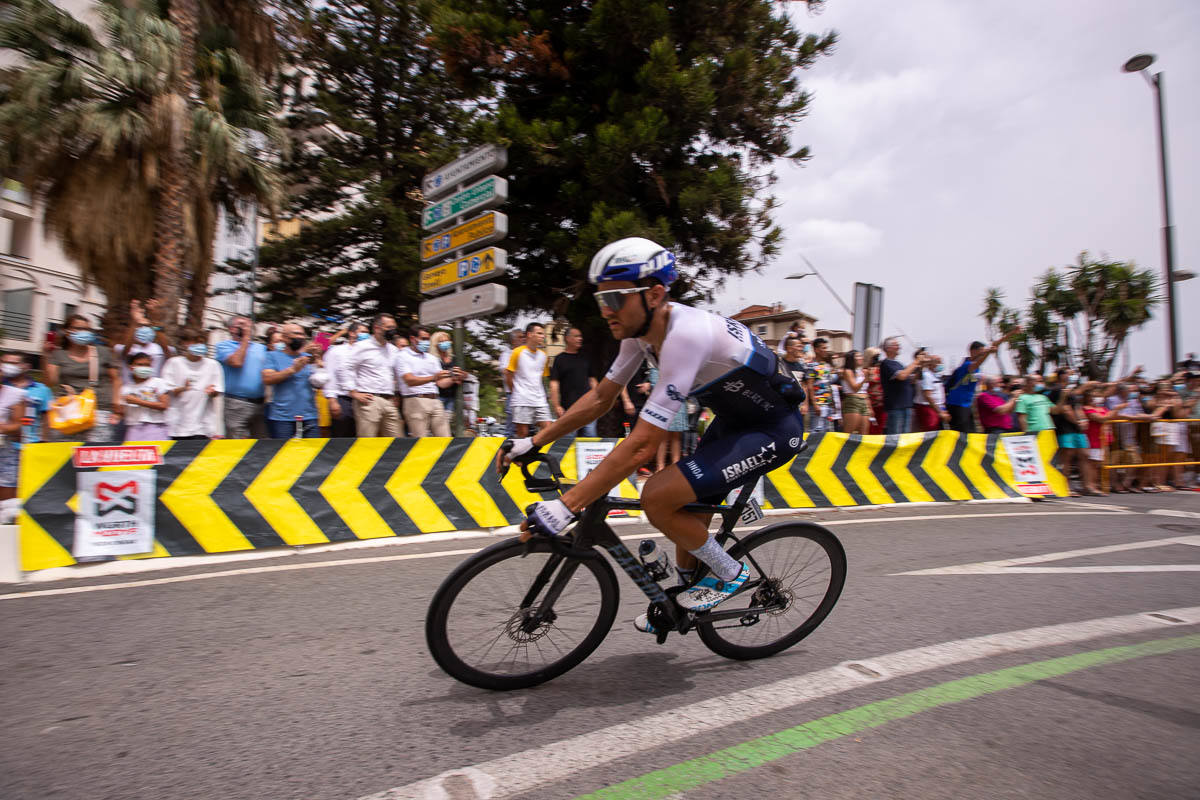 Las mejores imágenes de la ronda discurriendo por la localidad costera