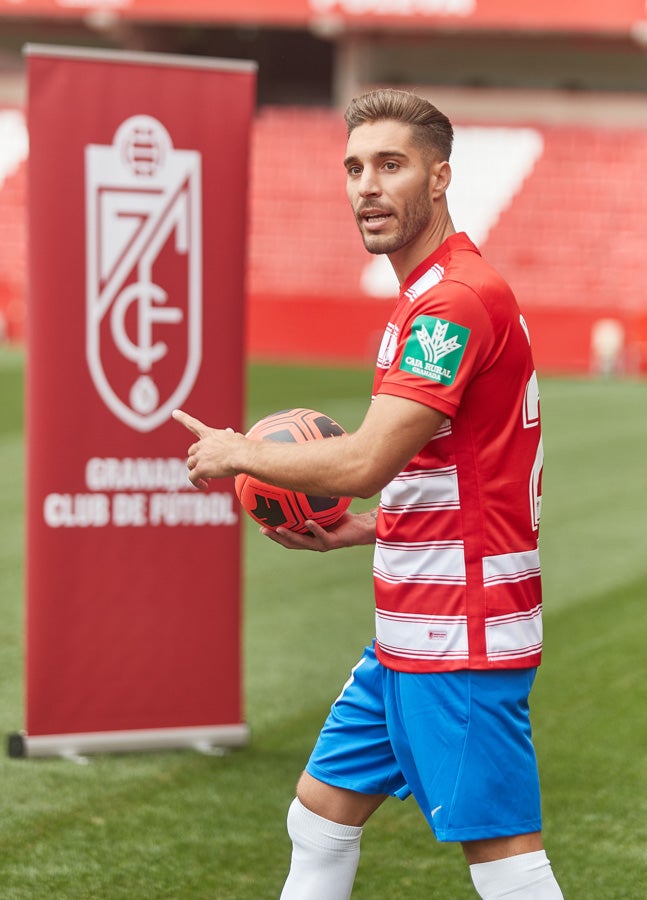 Así ha sido la presentación del nuevo fichaje del Granada CF