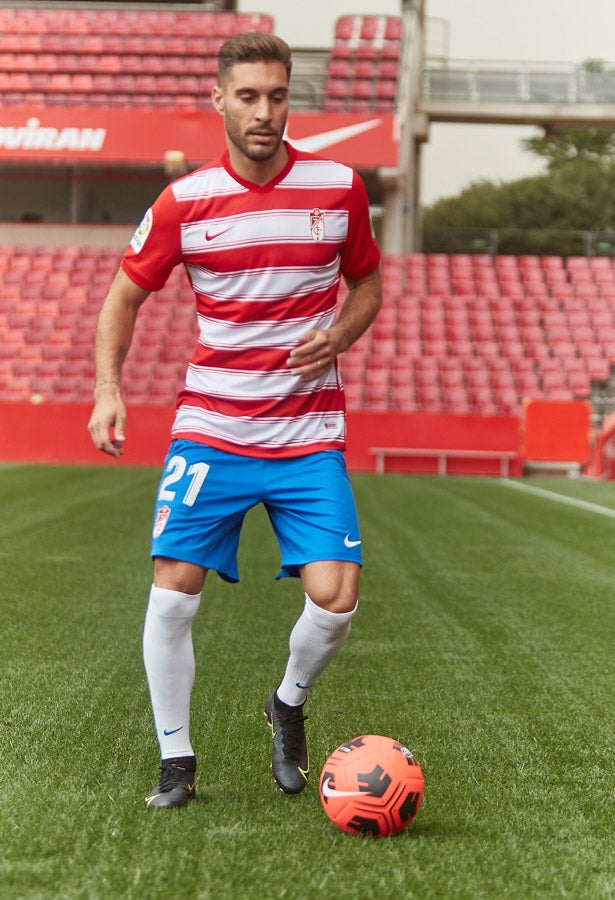 Así ha sido la presentación del nuevo fichaje del Granada CF